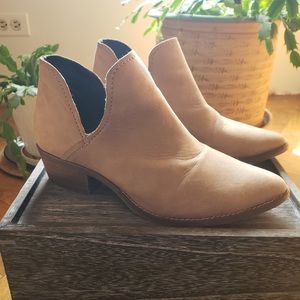 Steve Madden tan suede ankle booties